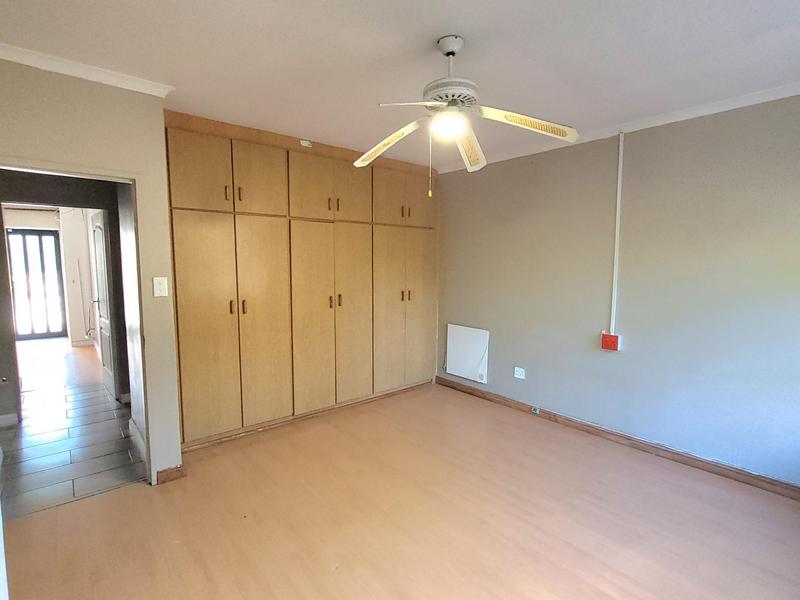 6 Bedroom Property for Sale in Stellenberg Western Cape